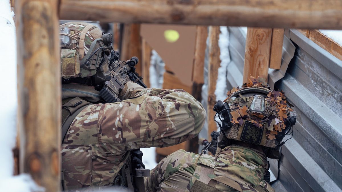 Přes 85 tisíc Ukrajinců v české armádě a policii? Bizarní chyba úřední evidence